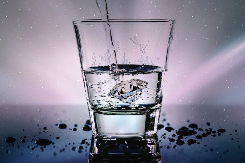 glas met gekoeld water